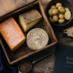 Fromage des Vosges : munster et géromé sur table bois