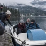 Gérardmer activité : pédalo sur le lac près des sapins