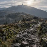 Grand ballon vosges randonnée : sentier vers la crête, murets et hautes chaumes