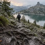 Randonnée autour du lac blanc Vosges : sentier humide vers le rocher Hans