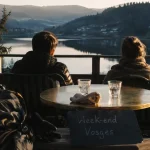 Week end dans les vosges pour 2 personnes : couple face au lac de Gérardmer, ambiance romantique
