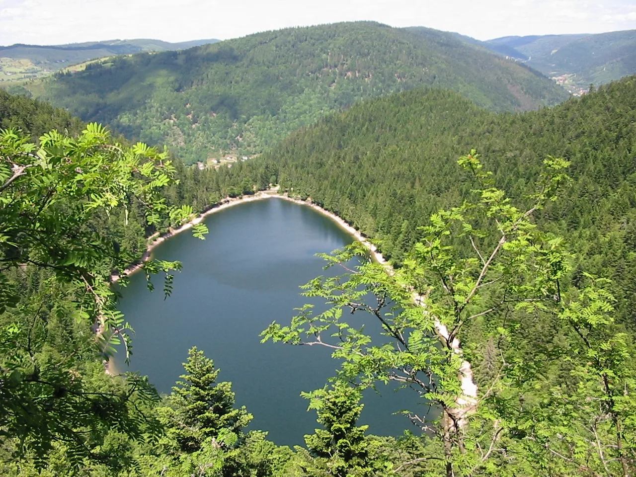 Le lac des Corbeaux depuis la roche du Lac.