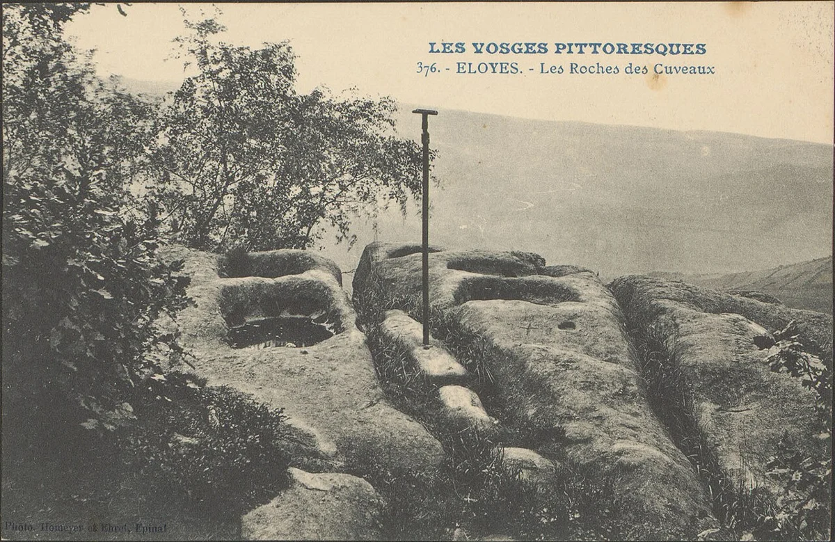 Les roches des Cuveaux sur une carte postale ancienne ; ce document montre le paysage historique