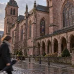 Que visiter a st die des vosges : cathédrale Saint-Dié-des-Vosges, façade en pierre rose